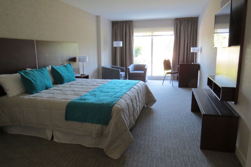Howard Johnson By Wyndham La Plata 10/28