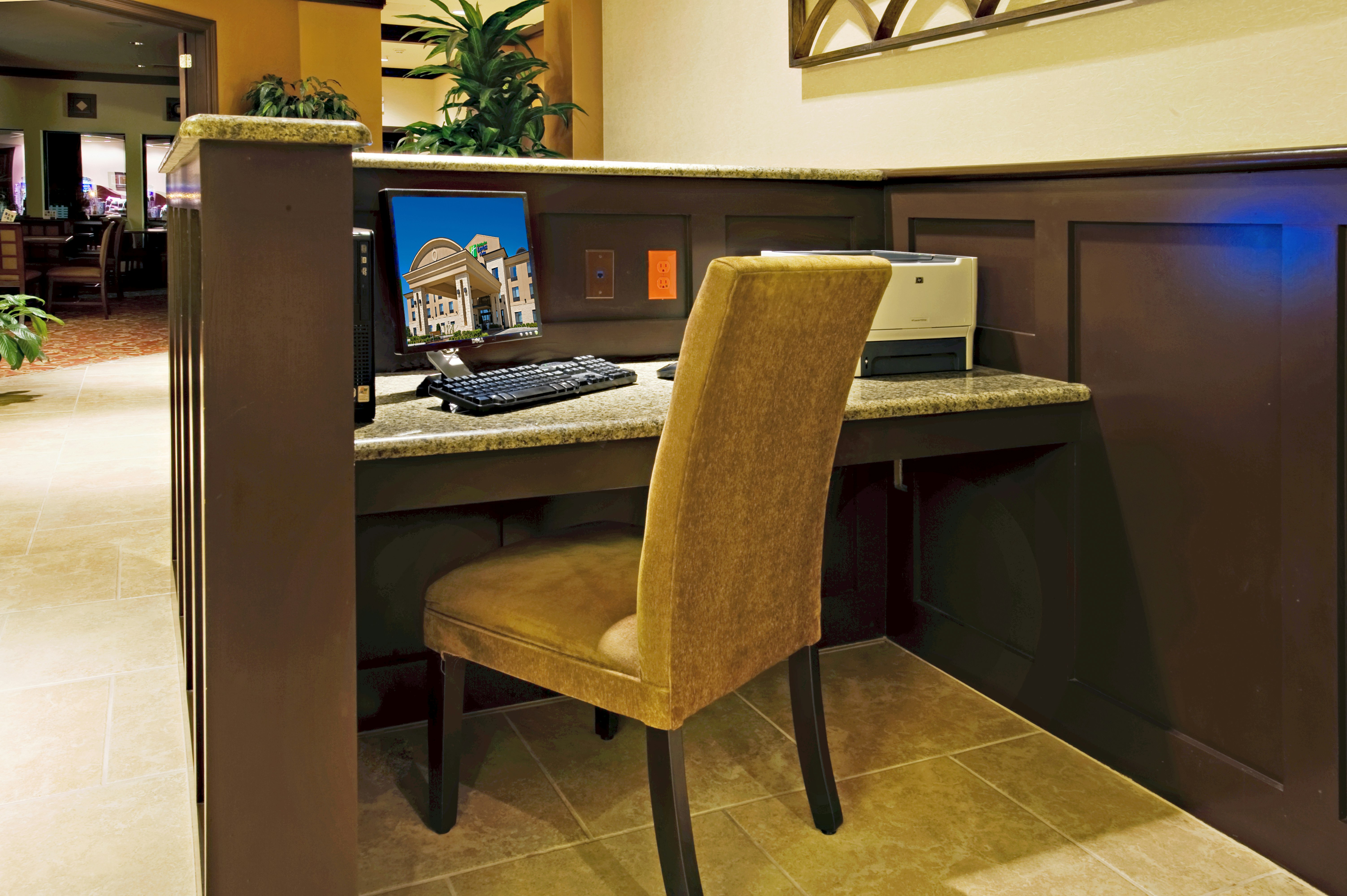 Holiday Inn Express Hotel & Suites Wichita Falls 47/52