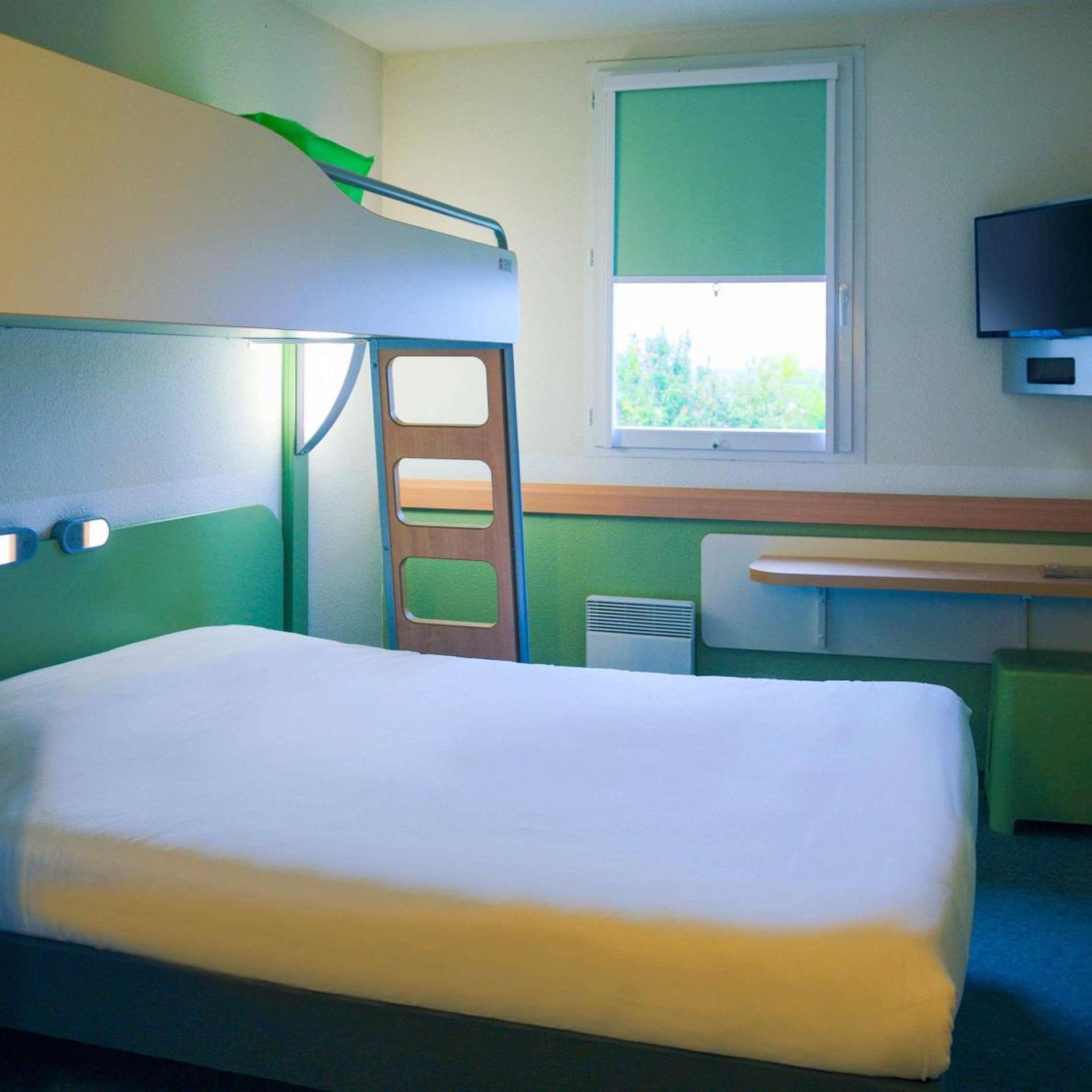 Room, Triple