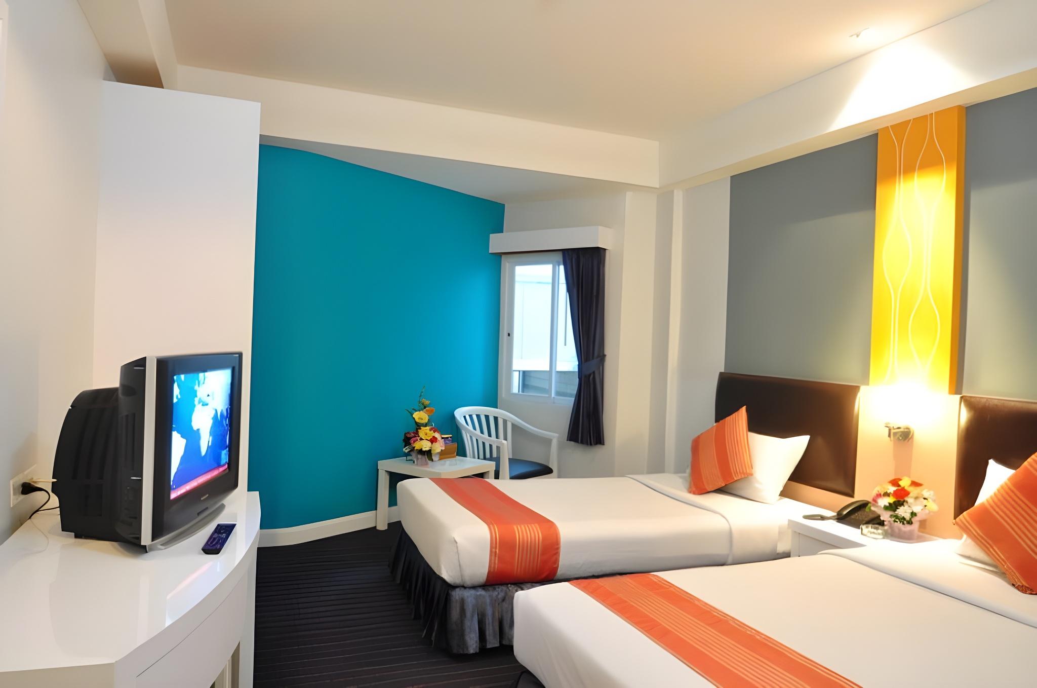 Studio, Twin Beds