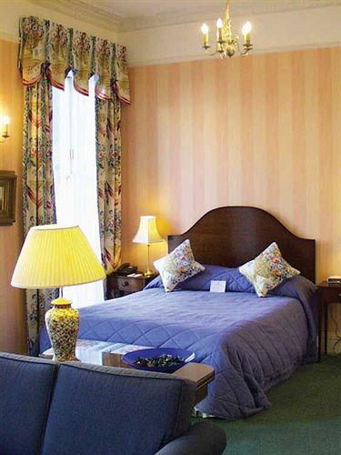 Room, Double or Twin Bed