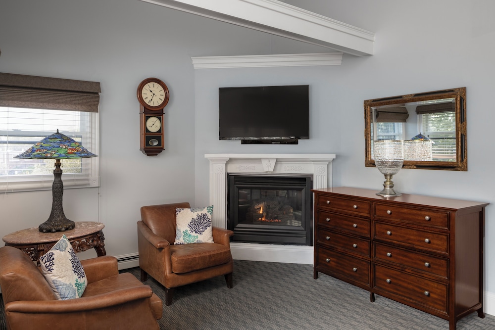 Crowne Pointe Historic Inn Spa 52/75