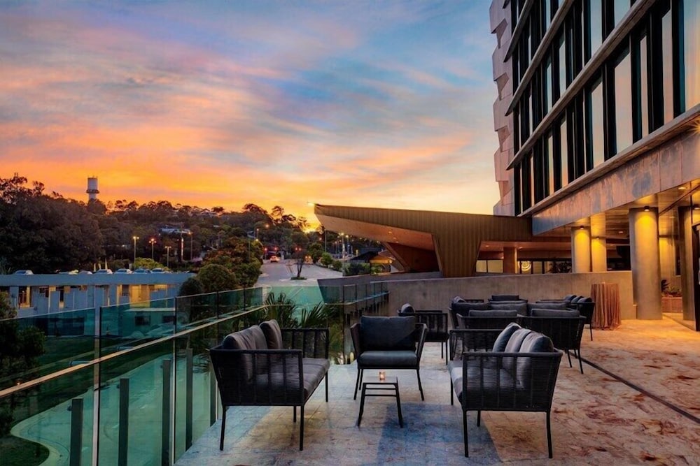 Eatons Hill Hotel 67/71
