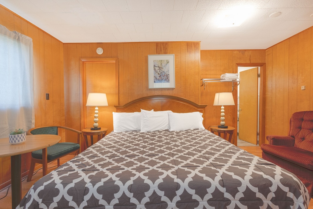 Deluxe, King Bed