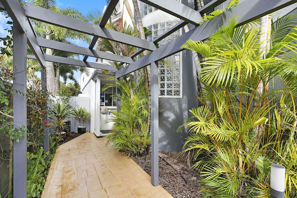 Beachside Mooloolaba 10/59