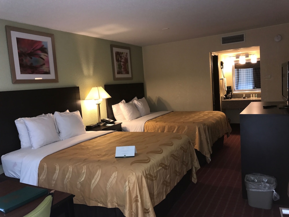 Quality Inn Huntingburg - Jasper 13/37