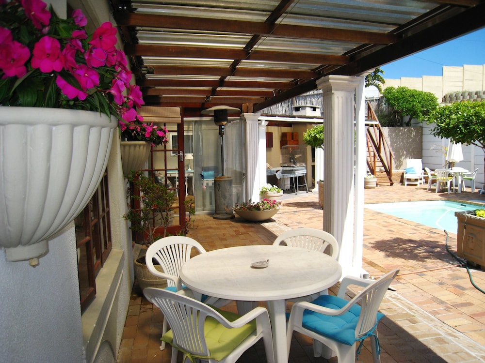 Blouberg Dolphin Inn 48/72