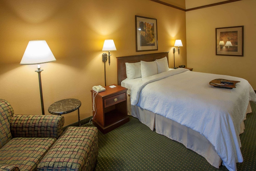 Hampton Inn Suites Stillwater 12/50
