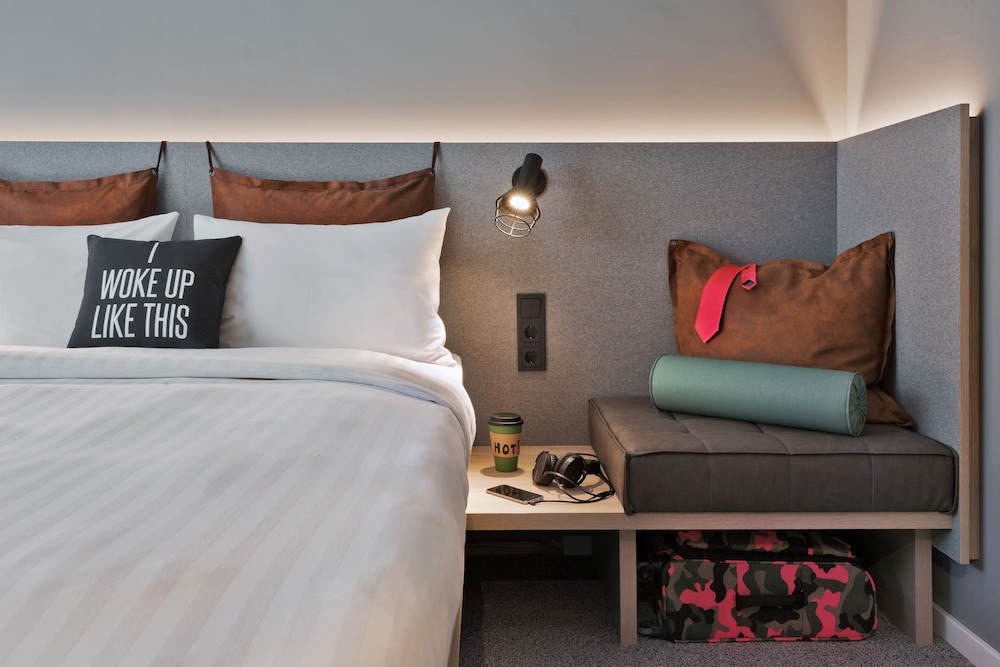 MOXY FRANKFURT CITY CENTER 7/45