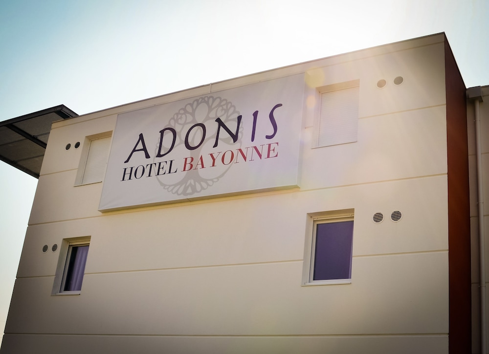 Adonis Hotel Bayonne in LAHONCE
