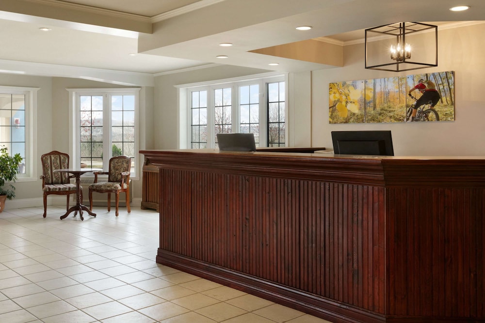 Lobby at Days Inn by Wyndham Edmundston, EDMUNDSTON - NEW BRUNSWICK