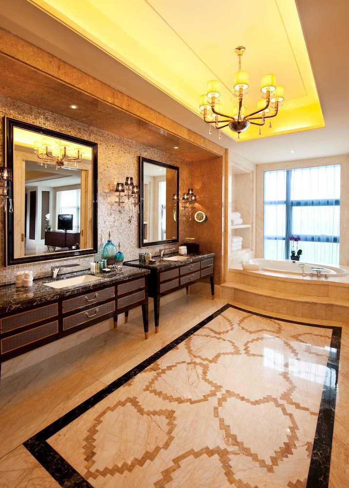 Hilton Guangzhou Baiyun Hotel 4/56