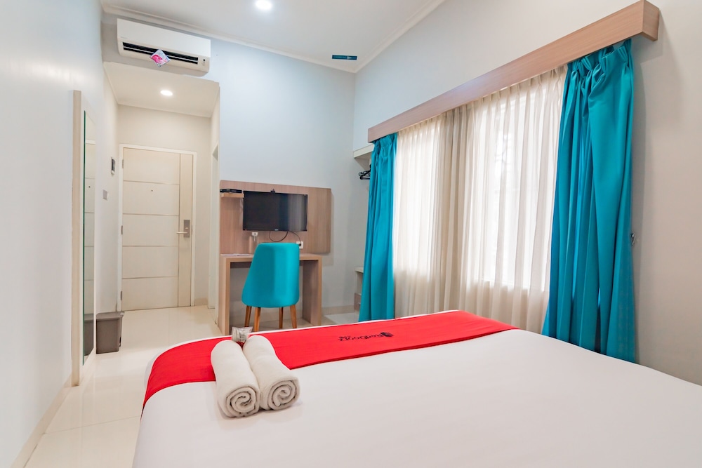 RedDoorz Plus @ Point Phila Cihampelas 13/50