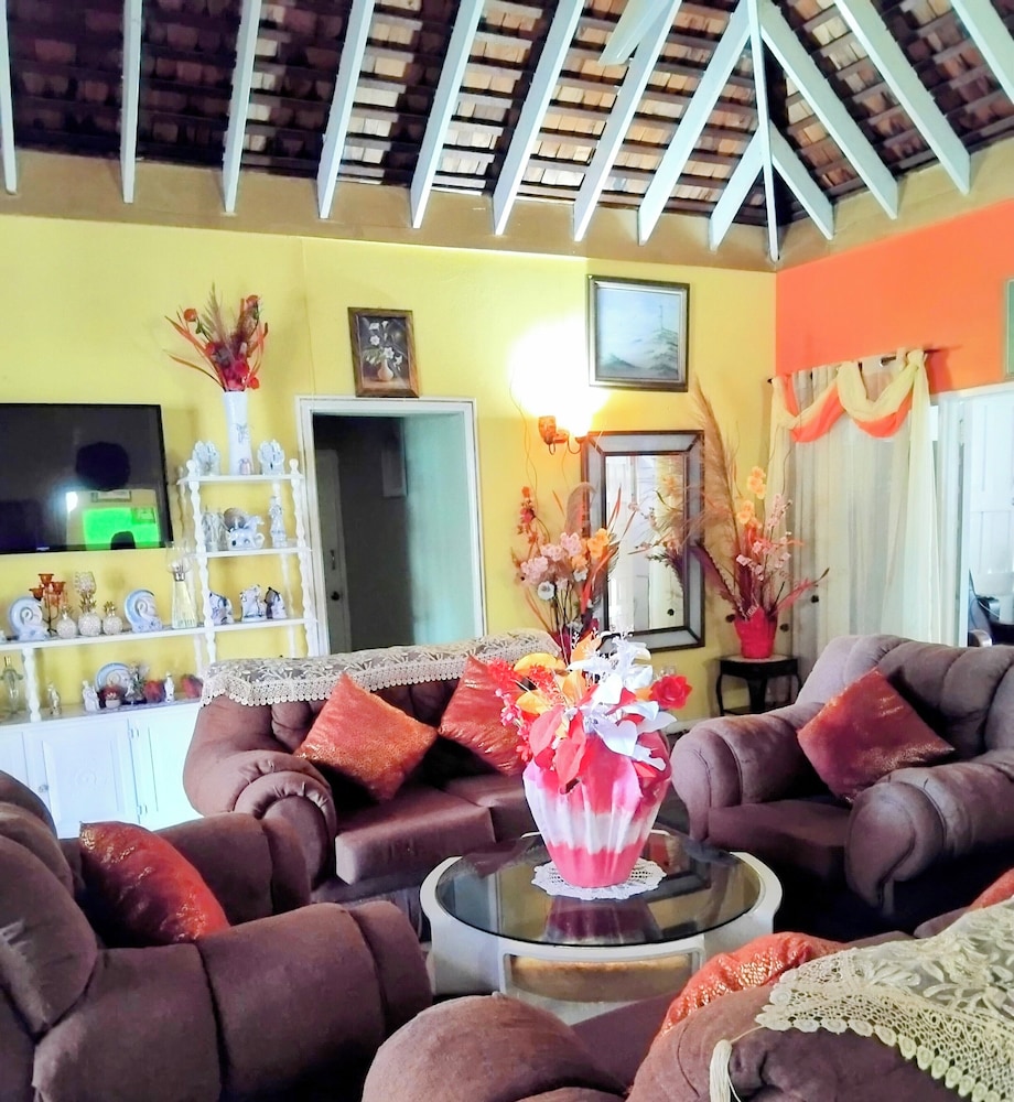 Pinkhibiscus Guest House 38/50