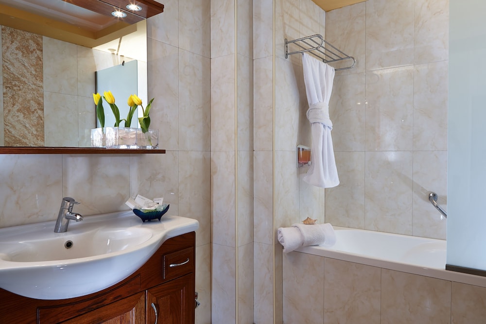 ST. CONSTANTIN SEA HOTEL AND SPA RESORT 49/50