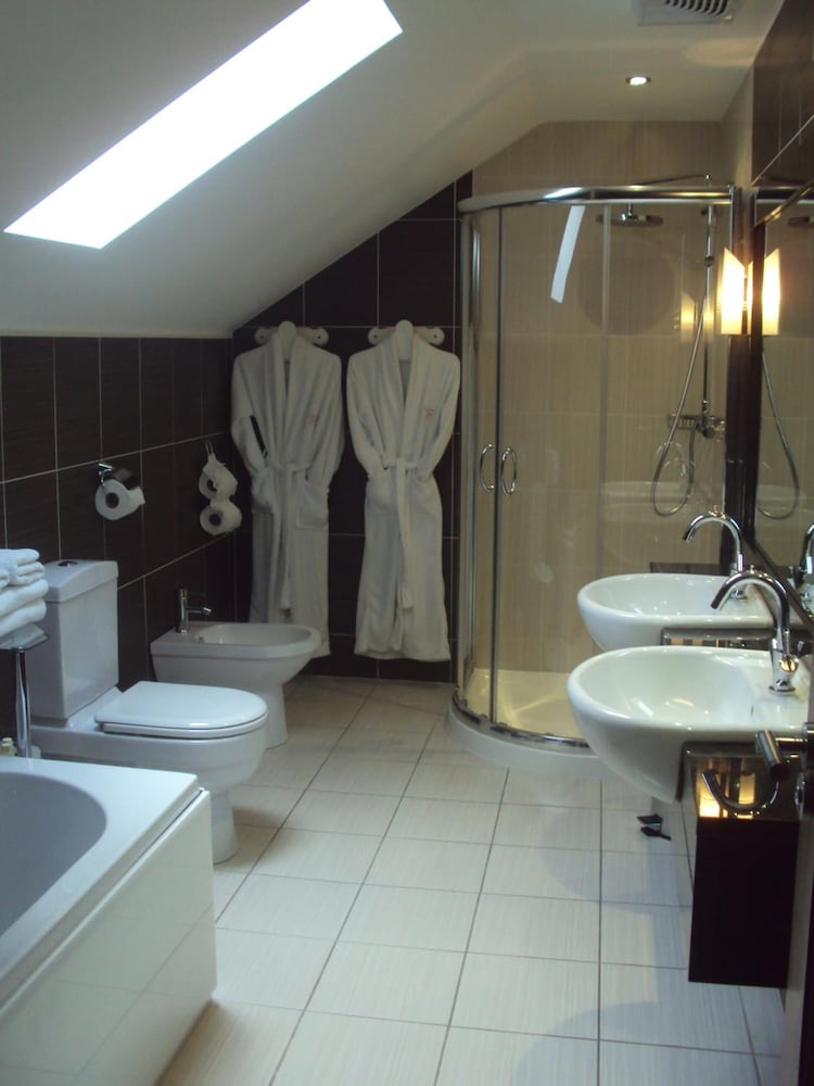 Causeway Lodge 48/50