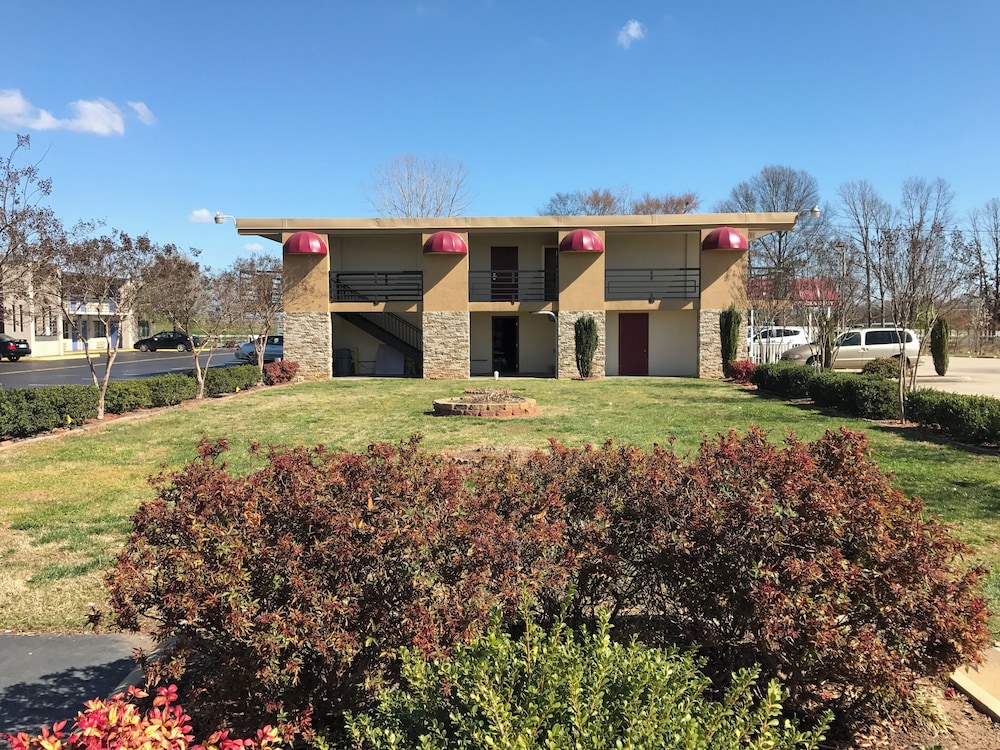 Regency Inn 45/49