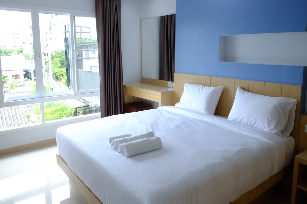 EXECUTIVE, SUITE, KING BED