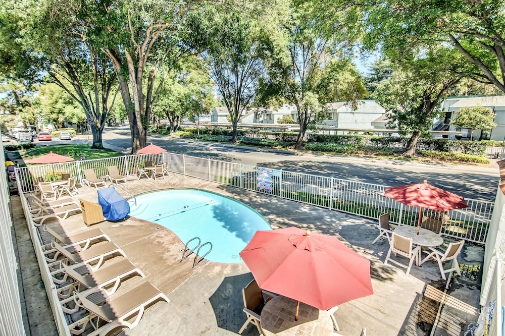 Motel6 Stockton, CA - North 27/46