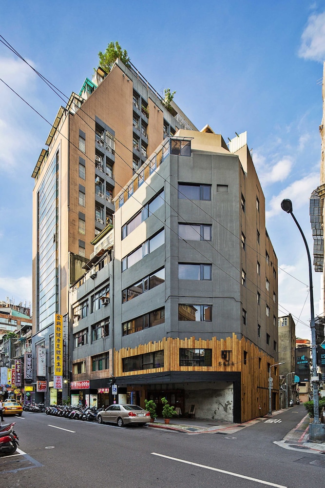 Cho Hotel 40/49