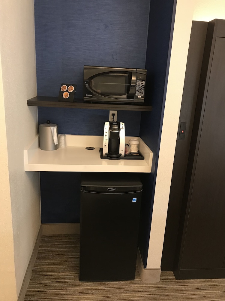 Holiday Inn Express Allentown North 59/62