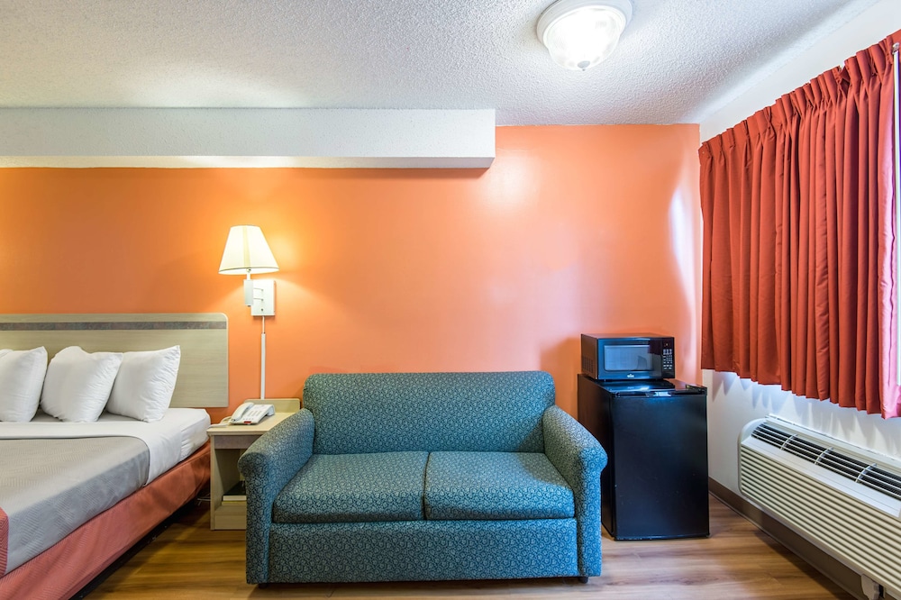 Motel6 Lawrence, KS 29/38