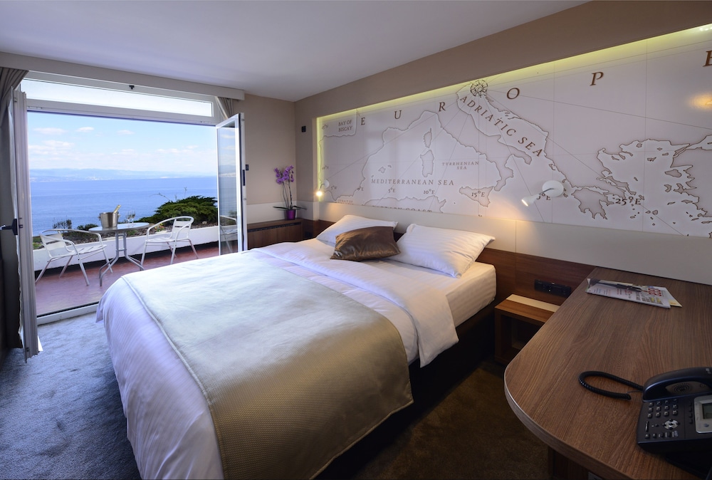 ROOM, DOUBLE OR TWIN BED, SEA VIEW, BALCONY