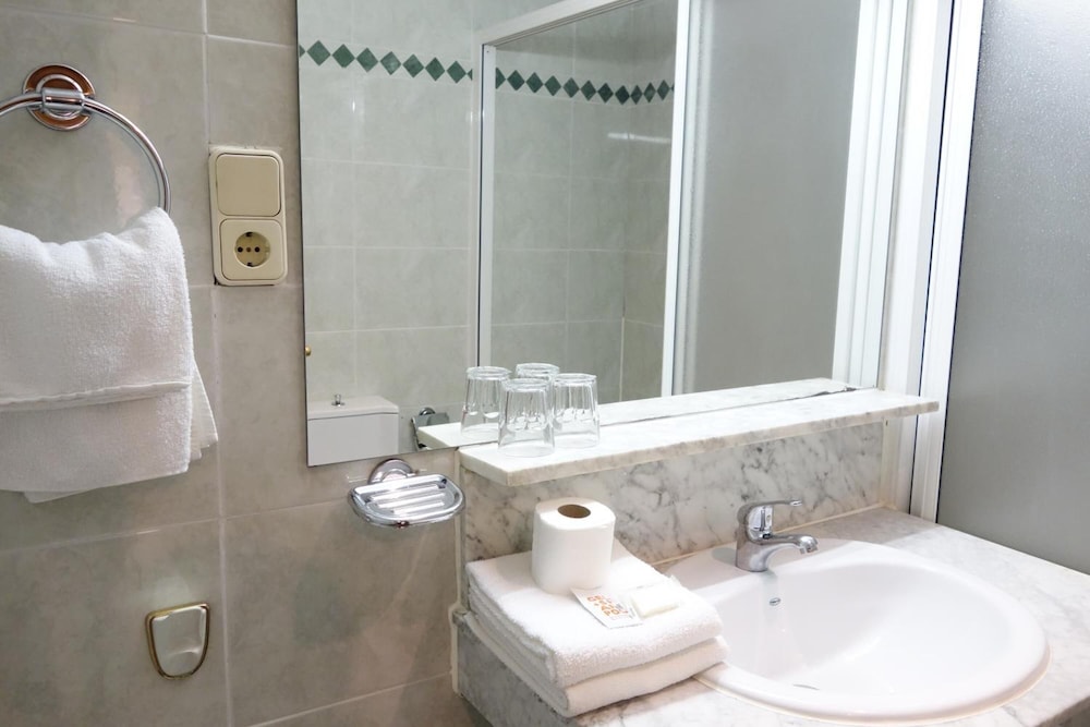 Tripolis Toledo Hostal 38/44