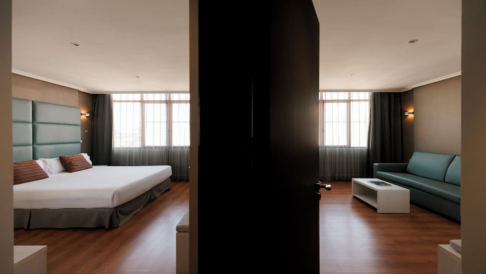 Junior Suite, King Bed, Sofa
