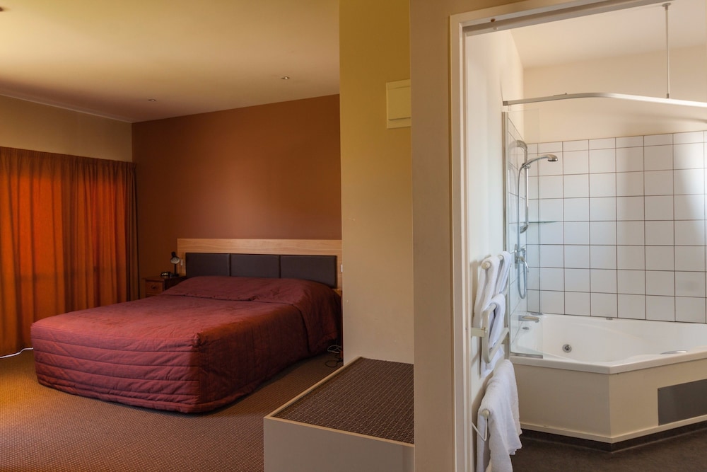 Waterfront Motels 17/50