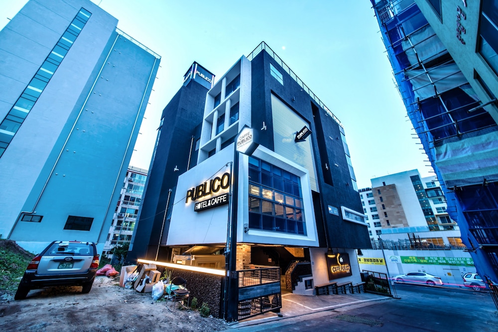 Publico Hotel 3/50