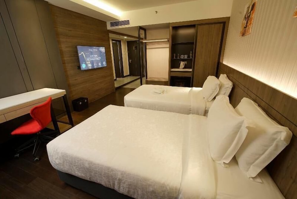 Deluxe, Twin Beds, Bathtub