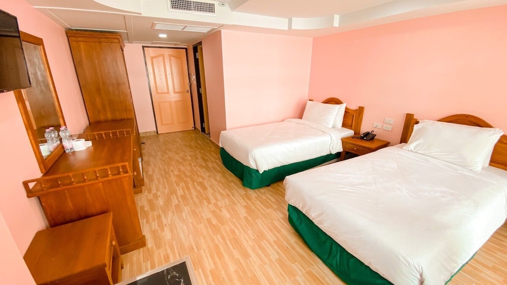 A.A. Pattaya Golden Beach Hotel 17/43