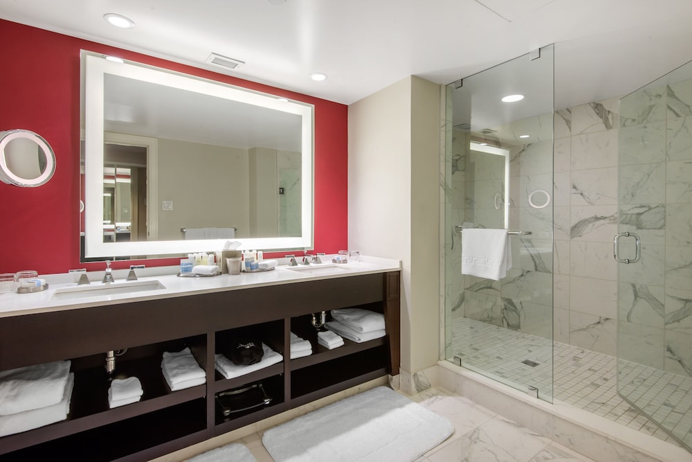 Omni King Edward Hotel 24/75