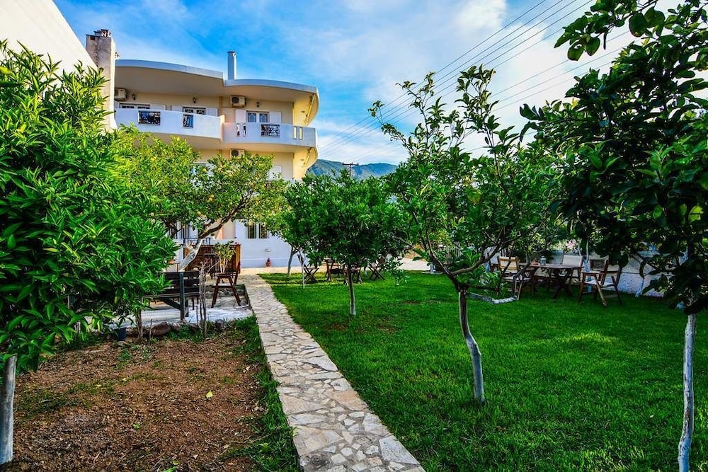 White Villa 46/50
