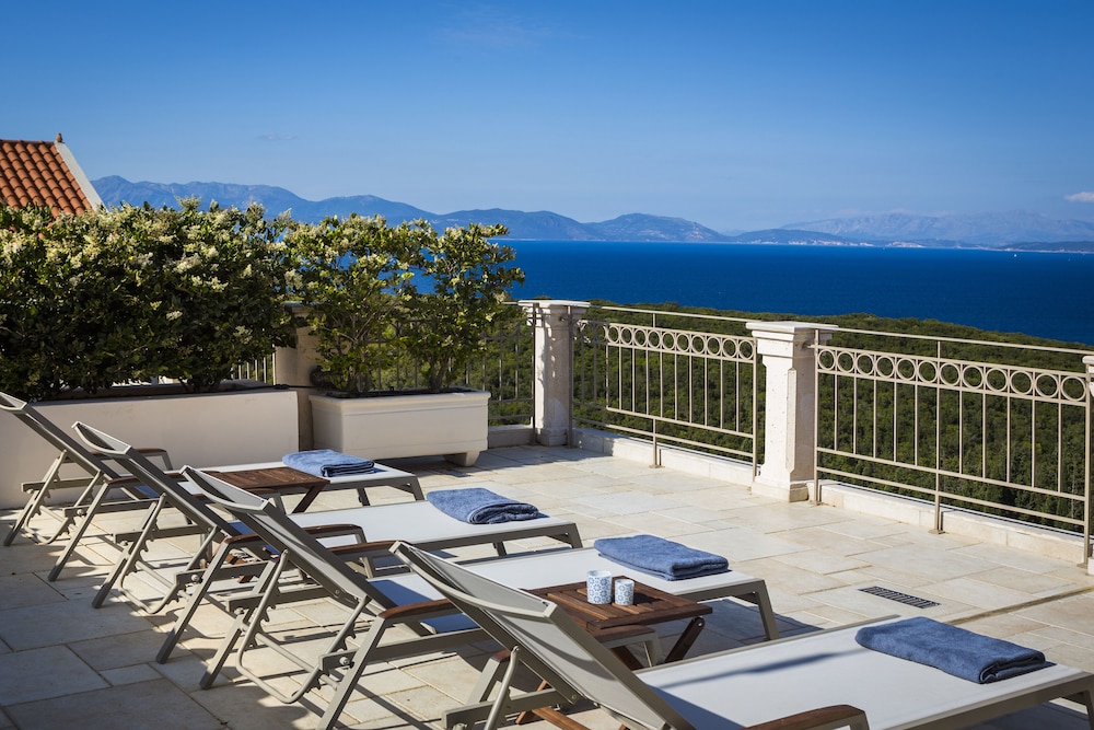 Almyra Hotel 33/44