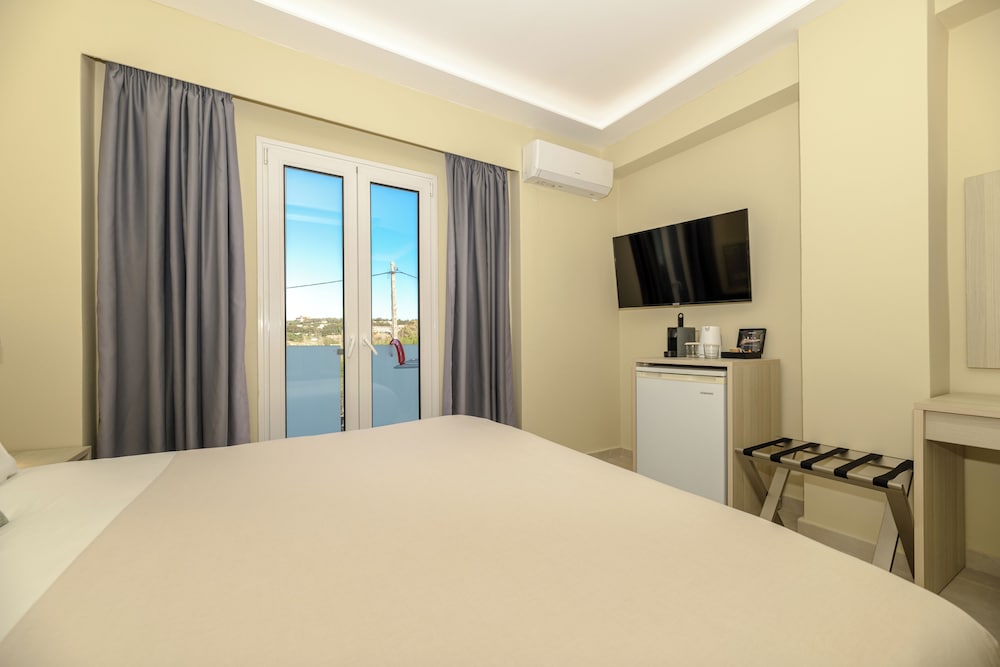 Superior, Double Bed, Iakinthos Tsilivi Beach 6/10