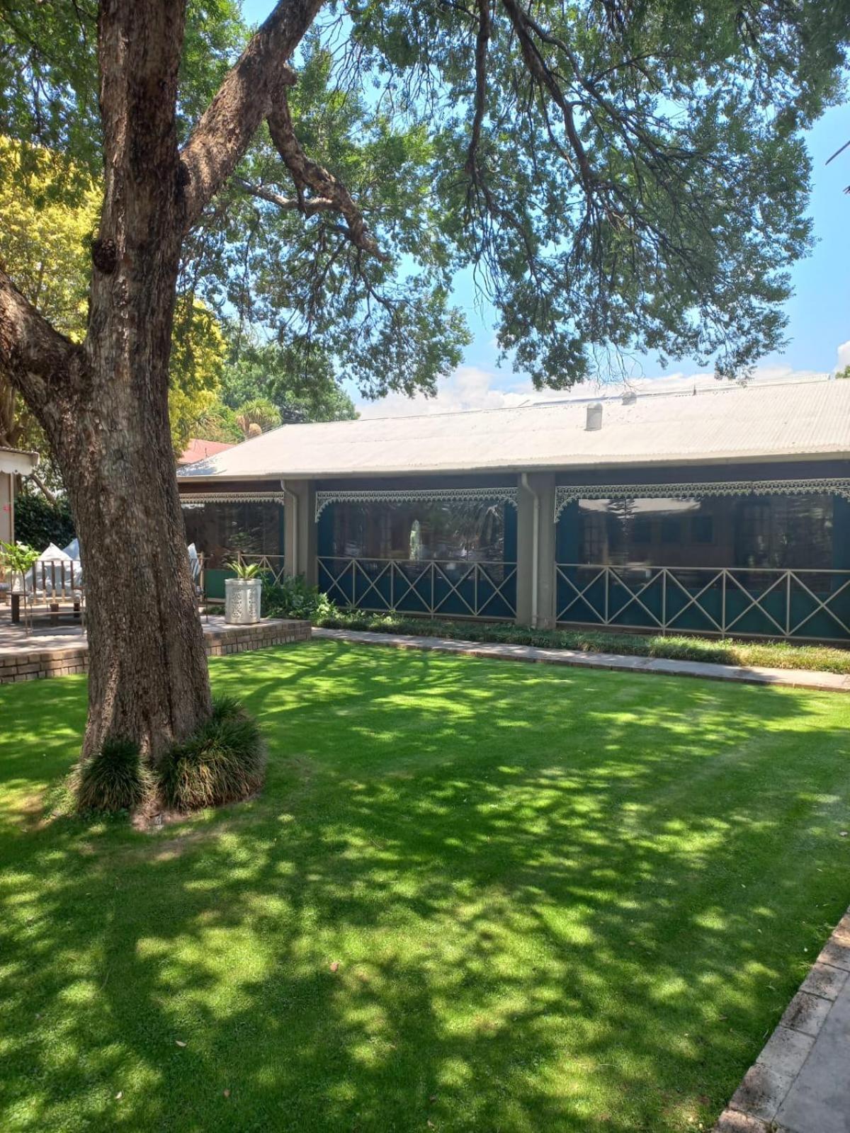 J'cups Guest House 17/19