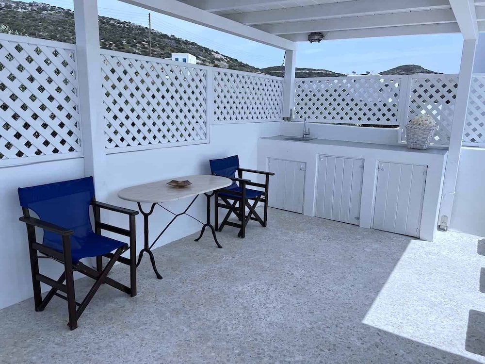 Dolphin Antiparos Villas and Suites 23/50
