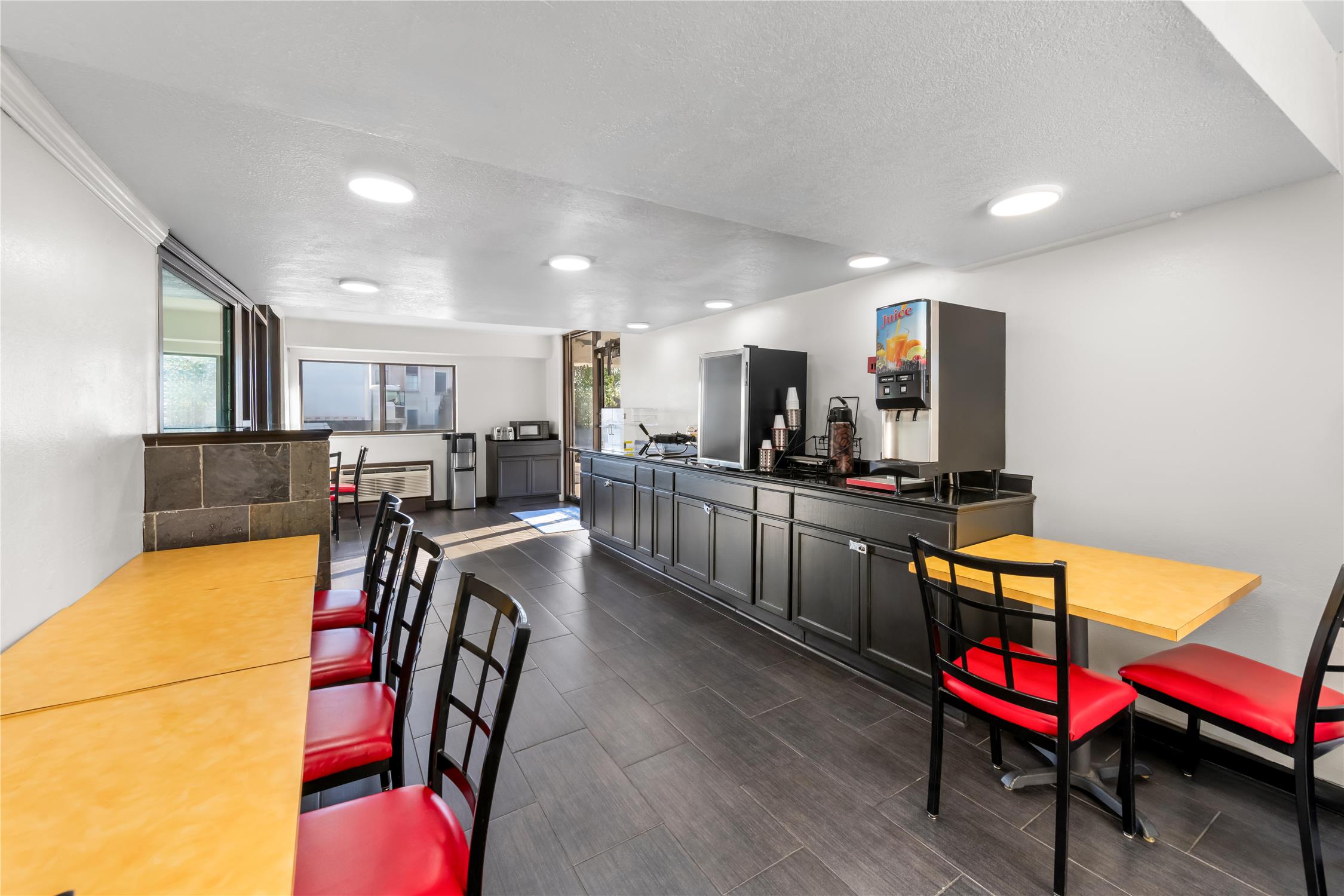 Americas Best Value Inn Kansas City E Independence 20/28