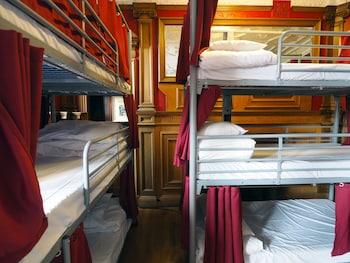 Mixed Dorm, Triple, 18 Beds, Shared Bathroom