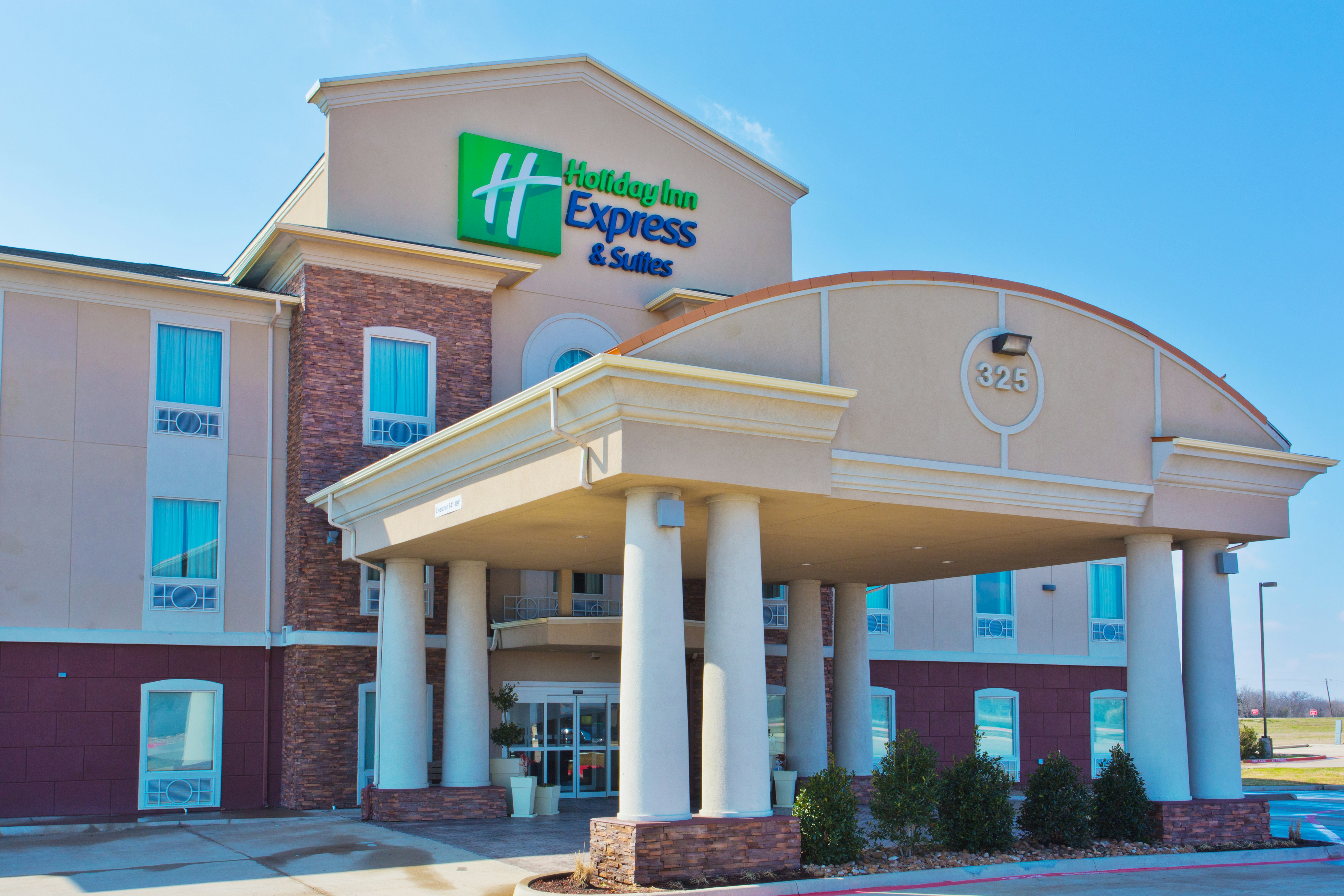 Holiday Inn Express Hotel And Suites Alvarado 2/50
