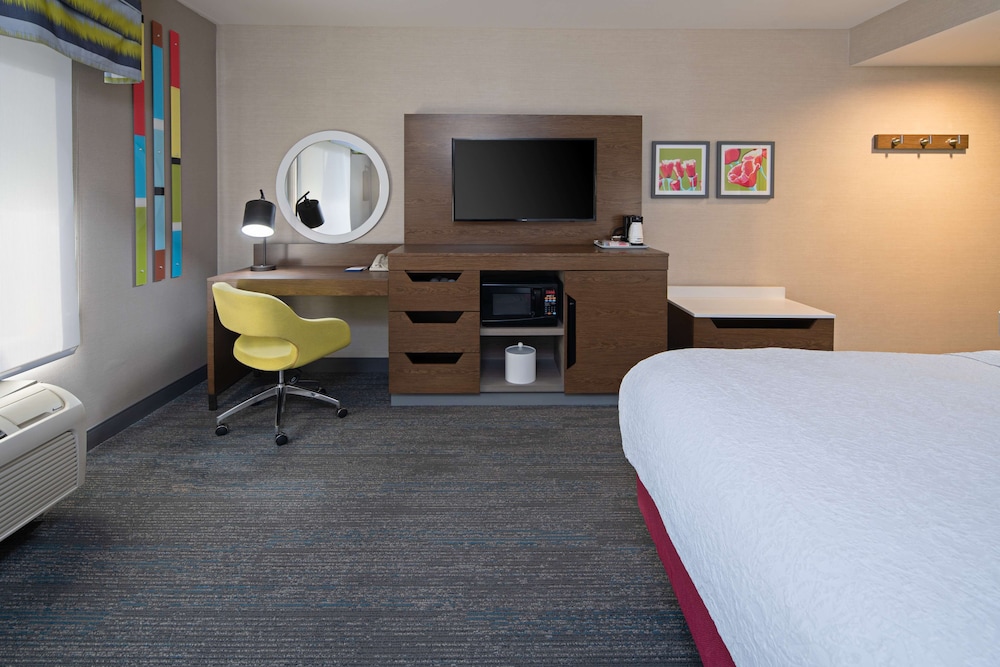 Hampton Inn Visalia 15/47