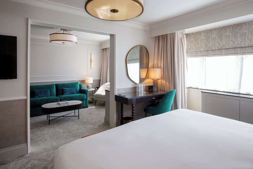 LUXURY, SUITE