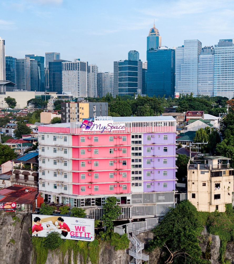 Myspace Hotel At Bgc 4/70