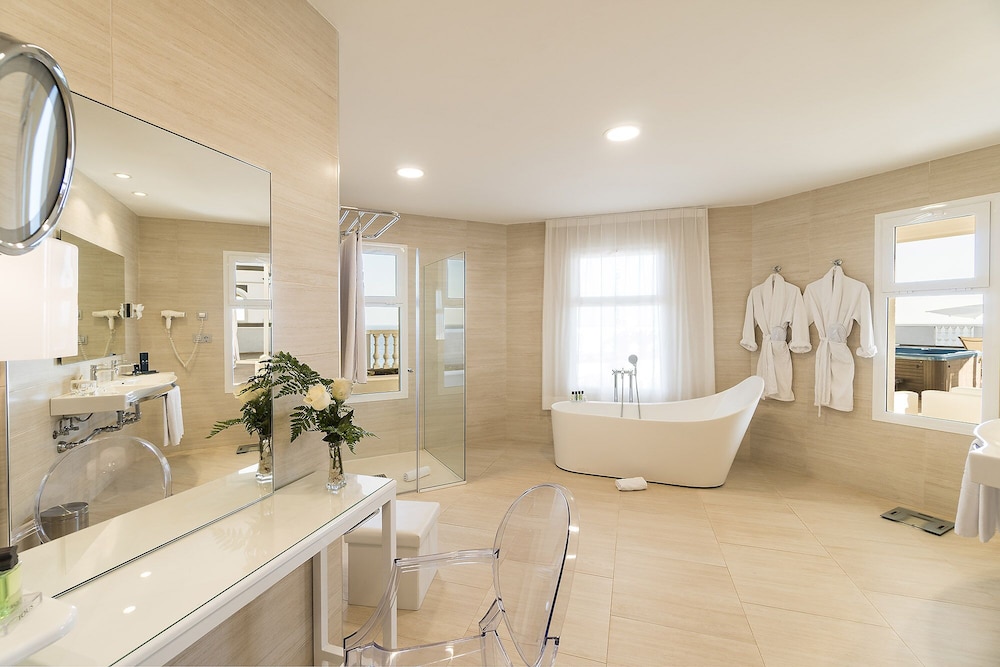 Royal Palm Resort & Spa - Adults Only 60/63