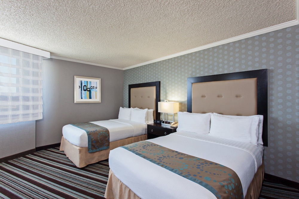 Holiday Inn Long Beach Airport 12/69
