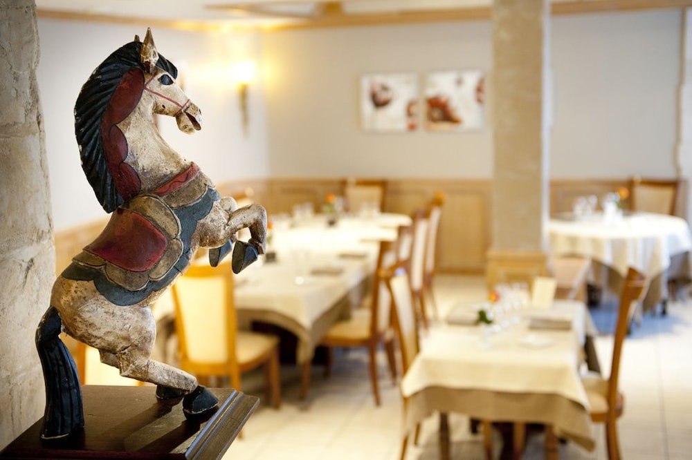 Logis Hotel Le Cheval Rouge 19/26