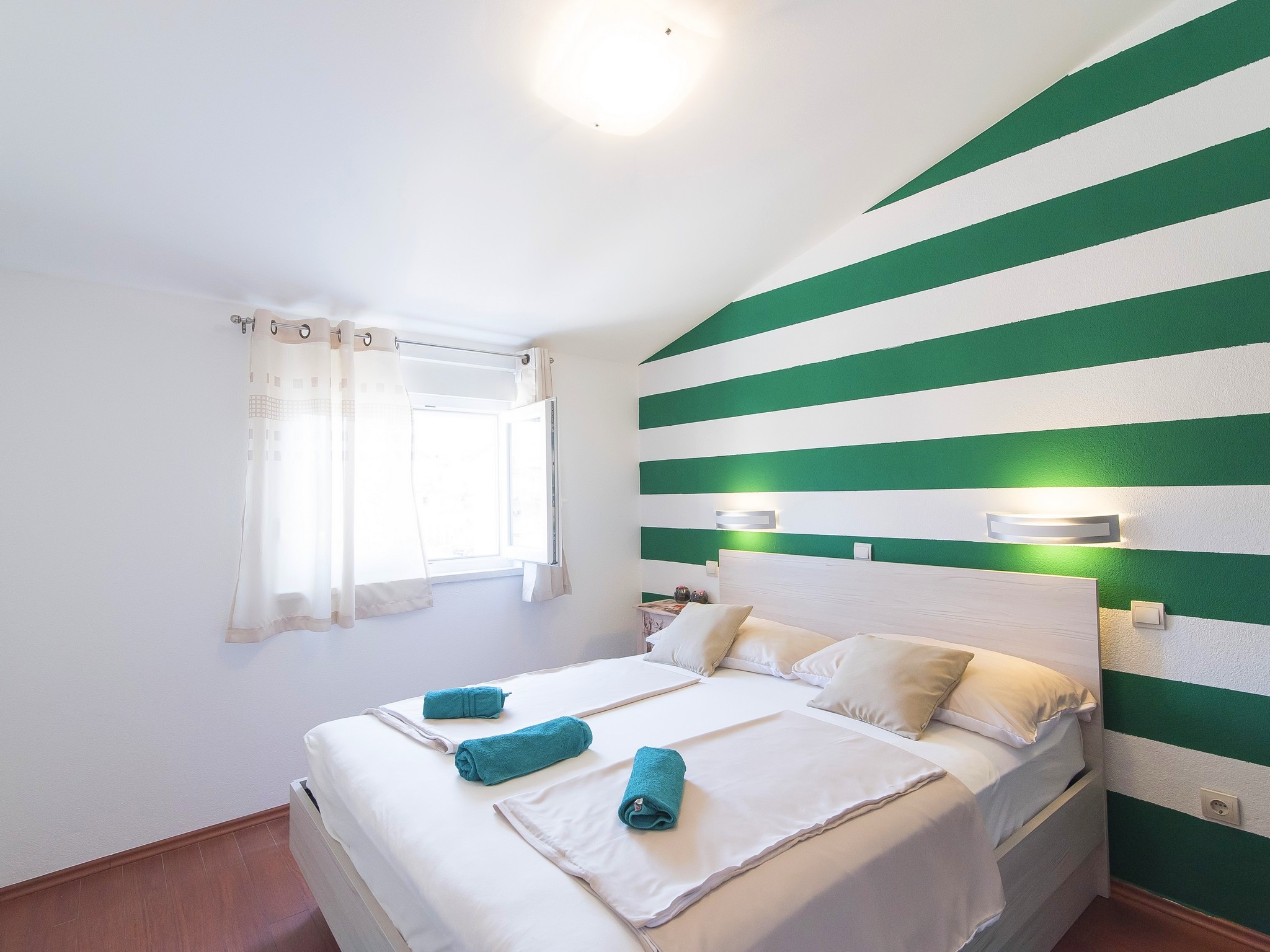 APARTMENTS ISKRA 7/33