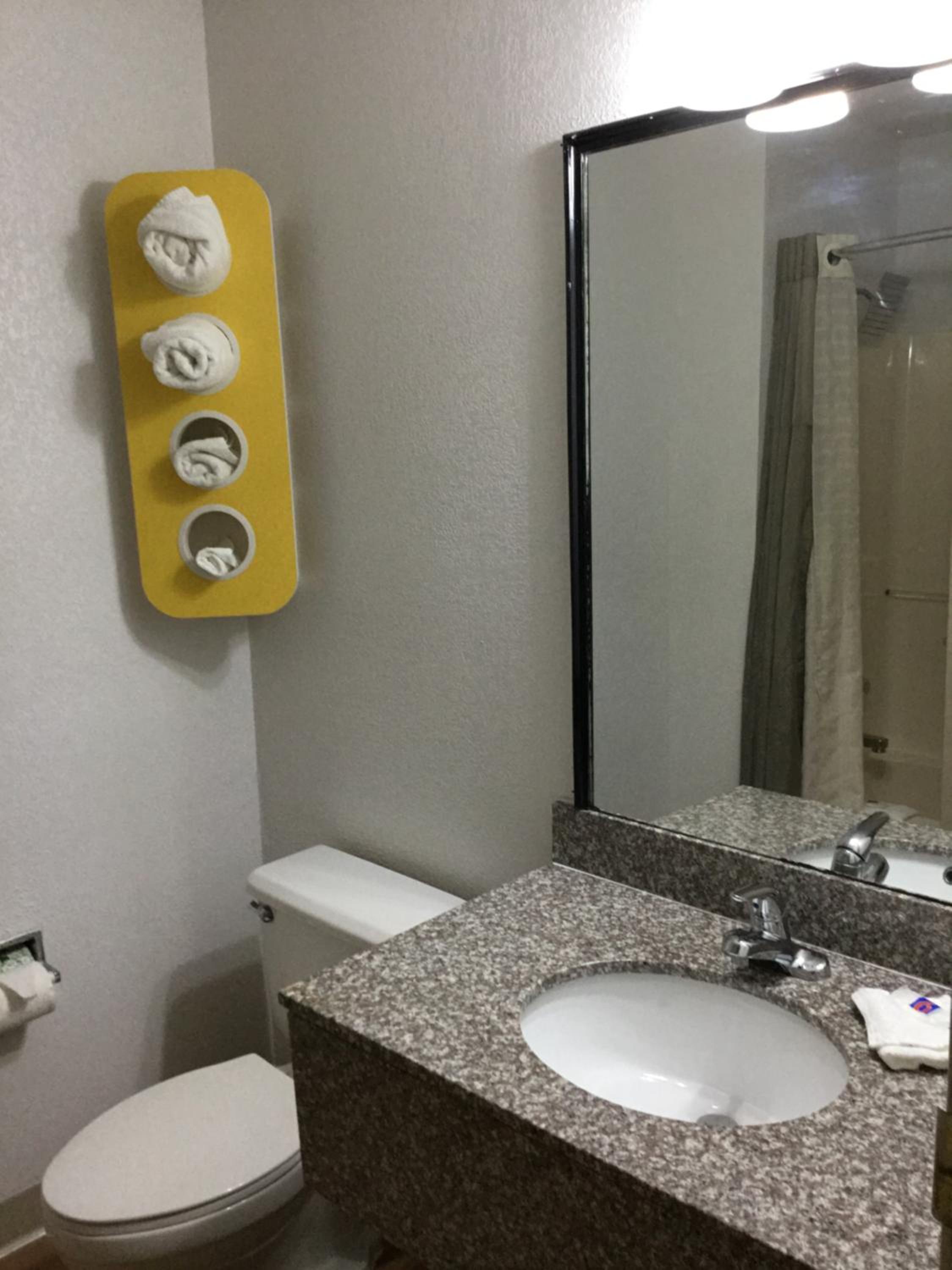 غرفة رباعية لذوي الإعاقة، Motel6 Augusta, KS 7/9